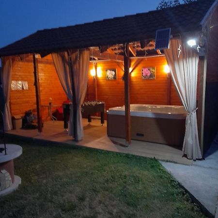 Vadrozsa Vendeghaz-Apartman Demjén Exterior foto