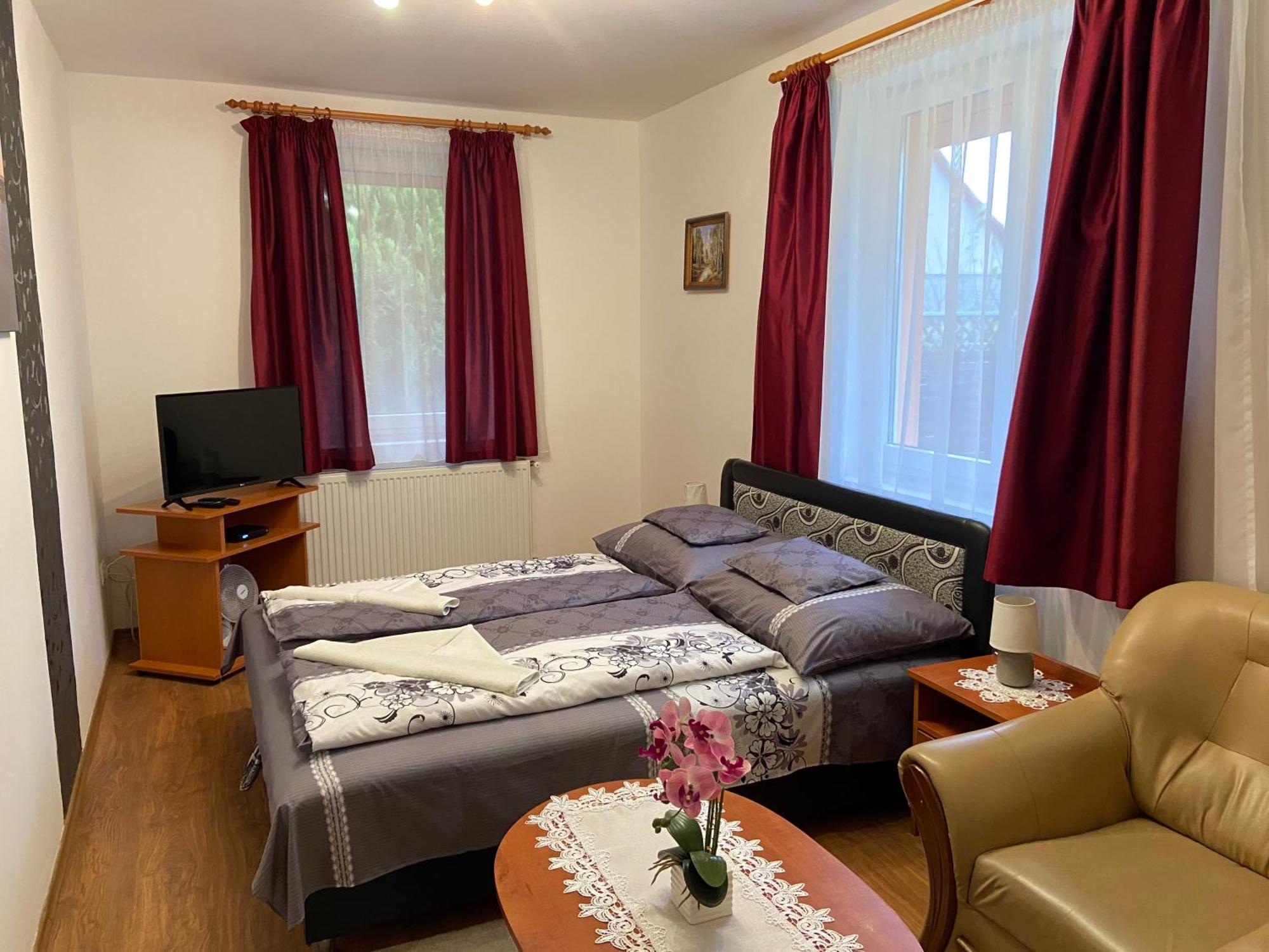 Vadrozsa Vendeghaz-Apartman Demjén Exterior foto